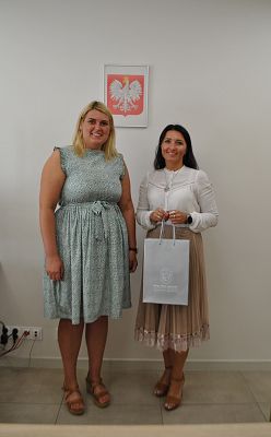 Kierownik GOPS i Zastępca Wójta w gabinecie. grafika