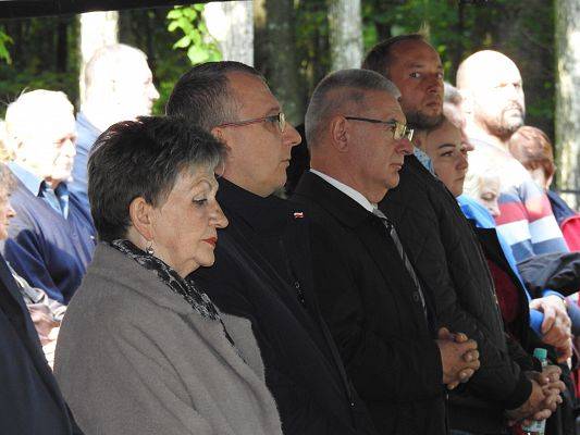 Grafika 6: Uroczystość patriotyczno - religijna ku czci pomordowanych więźniów obozu koncentracyjnego Stutthof