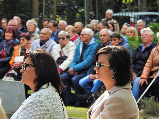 Grafika 7: Uroczystość patriotyczno - religijna ku czci pomordowanych więźniów obozu koncentracyjnego Stutthof