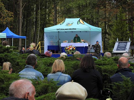 Grafika 10: Uroczystość patriotyczno - religijna ku czci pomordowanych więźniów obozu koncentracyjnego Stutthof