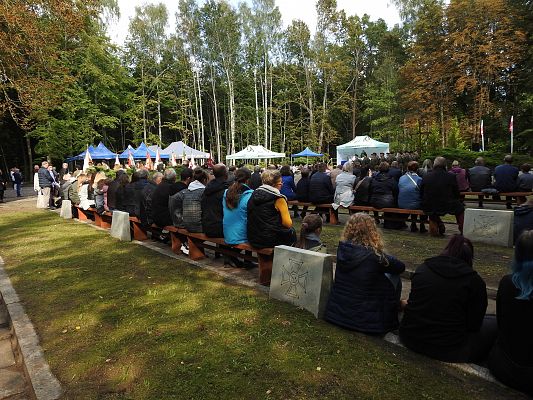 Grafika 11: Uroczystość patriotyczno - religijna ku czci pomordowanych więźniów obozu koncentracyjnego Stutthof