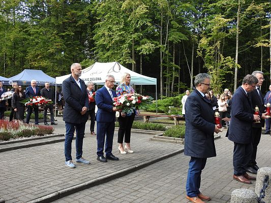 Grafika 16: Uroczystość patriotyczno - religijna ku czci pomordowanych więźniów obozu koncentracyjnego Stutthof