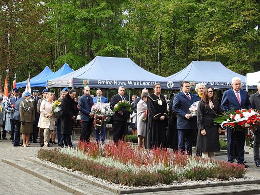 Grafika 17: Uroczystość patriotyczno - religijna ku czci pomordowanych więźniów obozu koncentracyjnego Stutthof