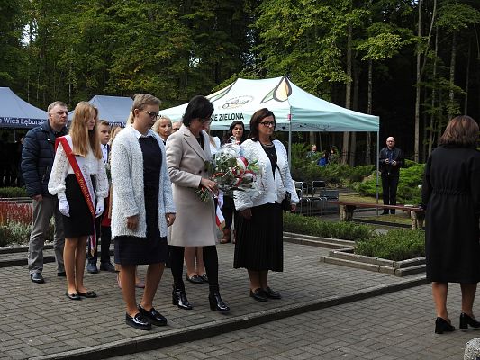 Grafika 18: Uroczystość patriotyczno - religijna ku czci pomordowanych więźniów obozu koncentracyjnego Stutthof