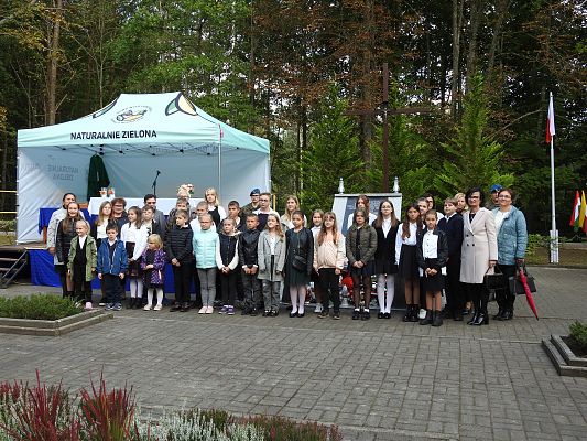 Grafika 21: Uroczystość patriotyczno - religijna ku czci pomordowanych więźniów obozu koncentracyjnego Stutthof