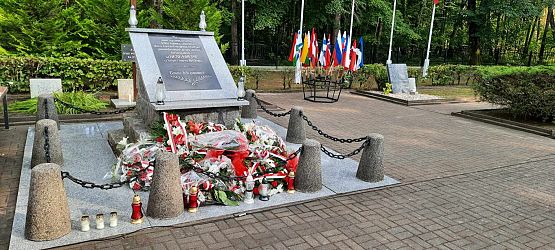 Grafika 25: Uroczystość patriotyczno - religijna ku czci pomordowanych więźniów obozu koncentracyjnego Stutthof