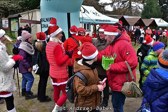 Grafika 3: Poszliśmy do Was z prezentami. Relacja z X Mikołajowego Nordic Walking Nowa Wieś Lęborska