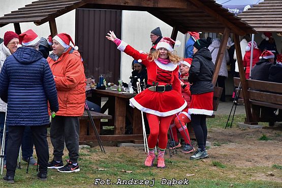 Grafika 4: Poszliśmy do Was z prezentami. Relacja z X Mikołajowego Nordic Walking Nowa Wieś Lęborska