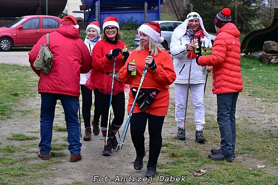 Grafika 6: Poszliśmy do Was z prezentami. Relacja z X Mikołajowego Nordic Walking Nowa Wieś Lęborska