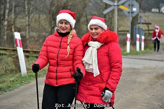 Grafika 8: Poszliśmy do Was z prezentami. Relacja z X Mikołajowego Nordic Walking Nowa Wieś Lęborska