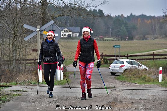 Grafika 10: Poszliśmy do Was z prezentami. Relacja z X Mikołajowego Nordic Walking Nowa Wieś Lęborska