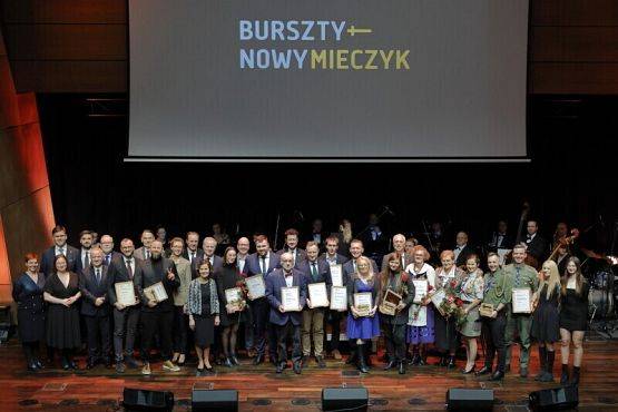 Grafika 1: Bursztynowy Mieczyk dla Fundacji Lokalnej