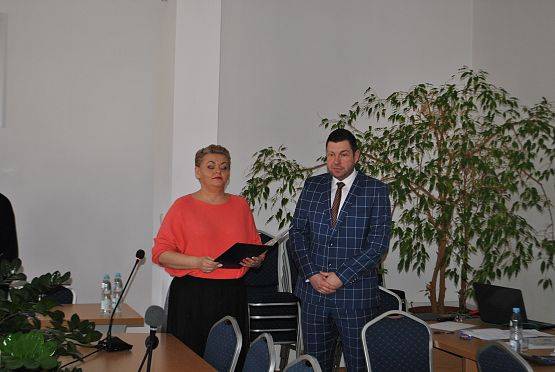 Ślubowanie podczas sesji rady gminy.