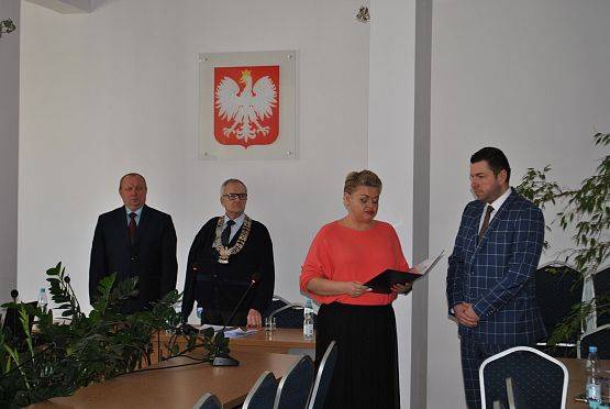 Ślubowanie podczas sesji rady gminy.