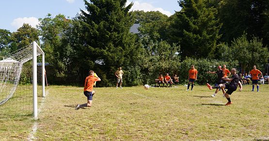 Grafika 8: Sportowa rywalizacja i wspólna zabawa w Chocielewku