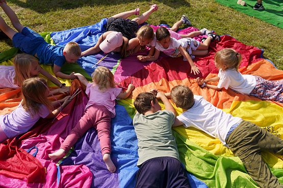 Grafika 59: Sportowa rywalizacja i wspólna zabawa w Chocielewku