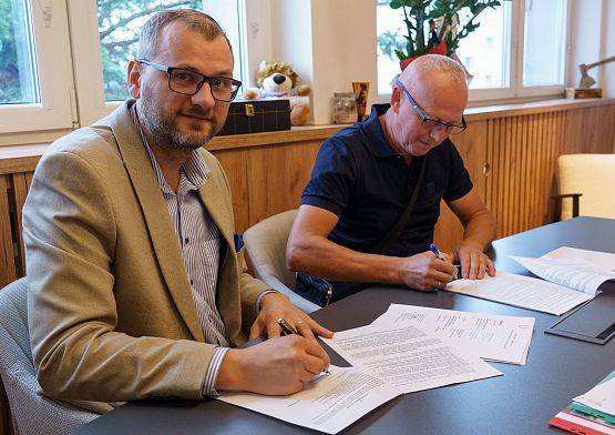 Grafika 2: Podpisano umowę na przebudowę drogi w Tawęcinie