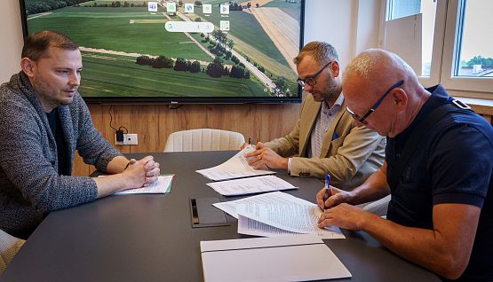 Grafika 1: Podpisano umowę na przebudowę drogi w Tawęcinie