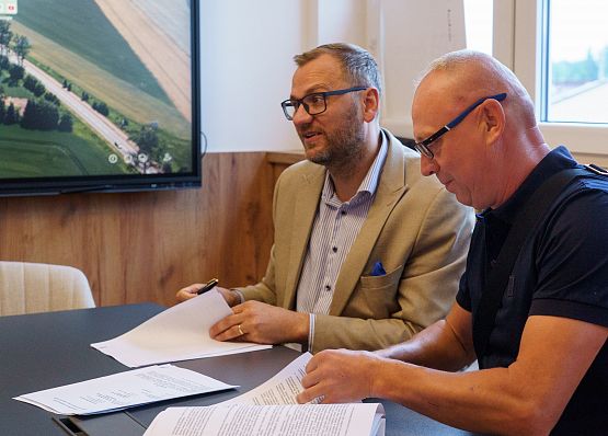 Grafika 4: Podpisano umowę na przebudowę drogi w Tawęcinie