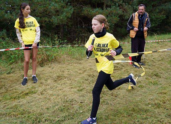 Grafika 24: Gminne Igrzyska w Sztafetowych Biegach Przełajowych