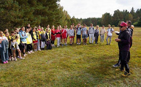 Grafika 42: Gminne Igrzyska w Sztafetowych Biegach Przełajowych