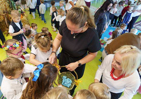 Grafika 9: Dożynki w Przedszkolu w Nowej Wsi Lęborskiej – radość, tradycja i wspólna zabawa