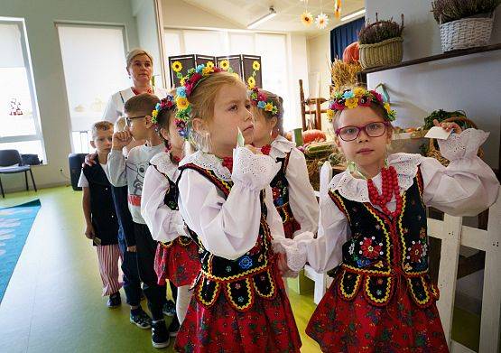 Grafika 10: Dożynki w Przedszkolu w Nowej Wsi Lęborskiej – radość, tradycja i wspólna zabawa