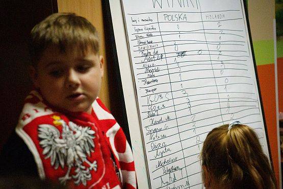 Grafika 28: Piłkarska noc w GOK-u - Polska kontra Holandia