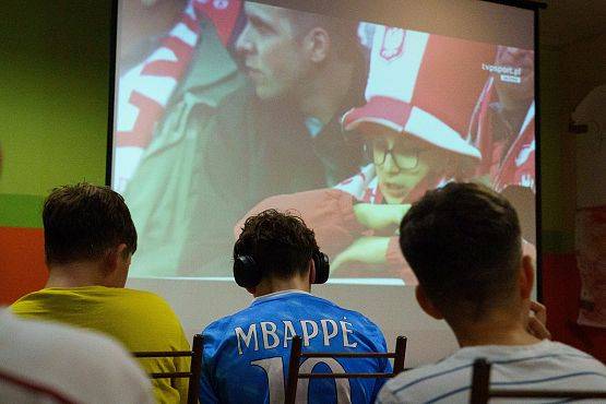 Grafika 29: Piłkarska noc w GOK-u - Polska kontra Holandia