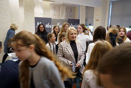 Grafika 16: VIII Powiatowy Konkurs Recytatorski Poezji Patriotycznej