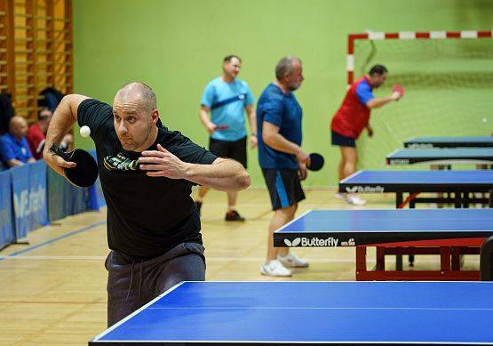 Grafika 18: Zacięta rywalizacja przy tenisowych stołach