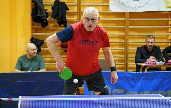 Grafika 6: Zacięta rywalizacja przy tenisowych stołach