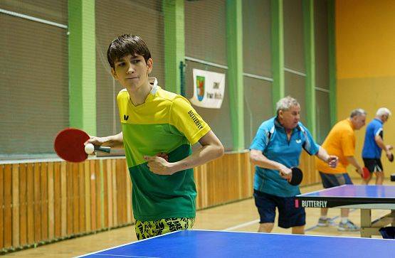 Grafika 8: Zacięta rywalizacja przy tenisowych stołach