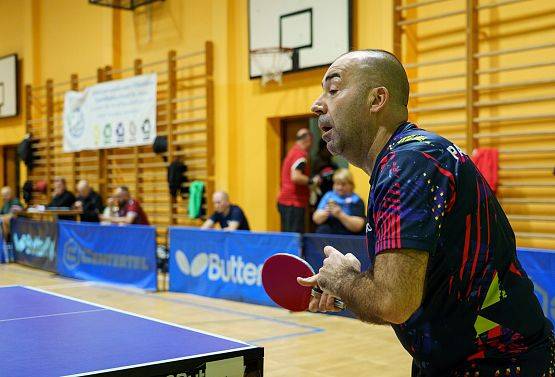 Grafika 9: Zacięta rywalizacja przy tenisowych stołach