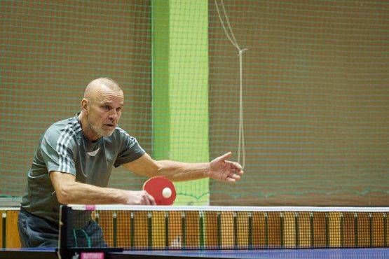 Grafika 10: Zacięta rywalizacja przy tenisowych stołach