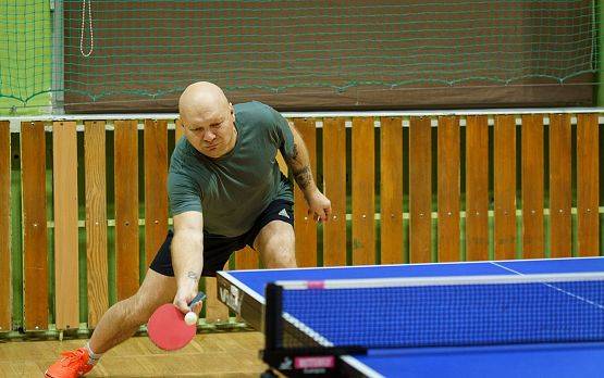 Grafika 11: Zacięta rywalizacja przy tenisowych stołach