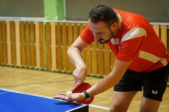 Grafika 12: Zacięta rywalizacja przy tenisowych stołach
