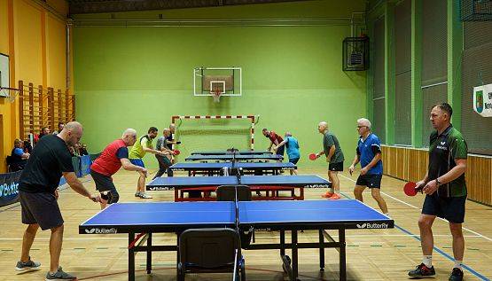 Grafika 13: Zacięta rywalizacja przy tenisowych stołach