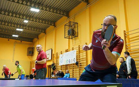 Grafika 15: Zacięta rywalizacja przy tenisowych stołach
