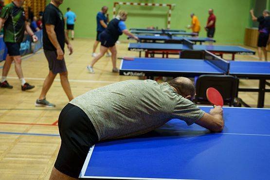 Grafika 19: Zacięta rywalizacja przy tenisowych stołach