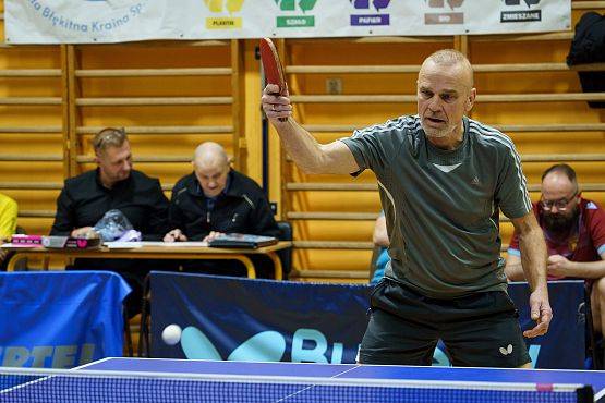 Grafika 25: Zacięta rywalizacja przy tenisowych stołach