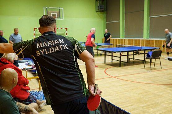 Grafika 33: Zacięta rywalizacja przy tenisowych stołach