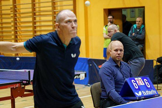 Grafika 37: Zacięta rywalizacja przy tenisowych stołach