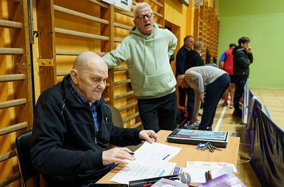 Grafika 41: Zacięta rywalizacja przy tenisowych stołach