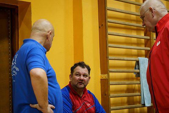 Grafika 43: Zacięta rywalizacja przy tenisowych stołach