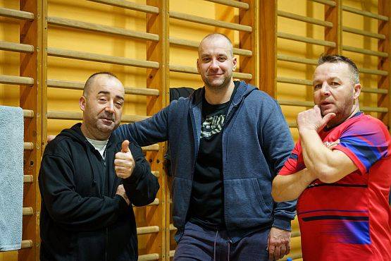 Grafika 47: Zacięta rywalizacja przy tenisowych stołach