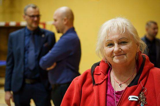 Grafika 48: Zacięta rywalizacja przy tenisowych stołach