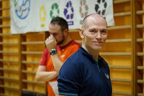 Grafika 49: Zacięta rywalizacja przy tenisowych stołach