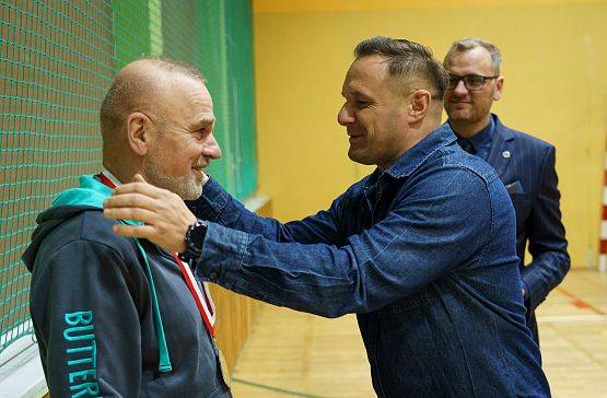 Grafika 51: Zacięta rywalizacja przy tenisowych stołach