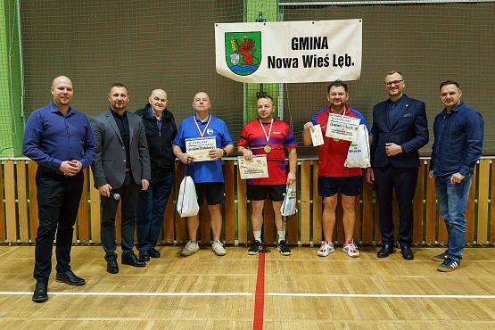 Grafika 57: Zacięta rywalizacja przy tenisowych stołach